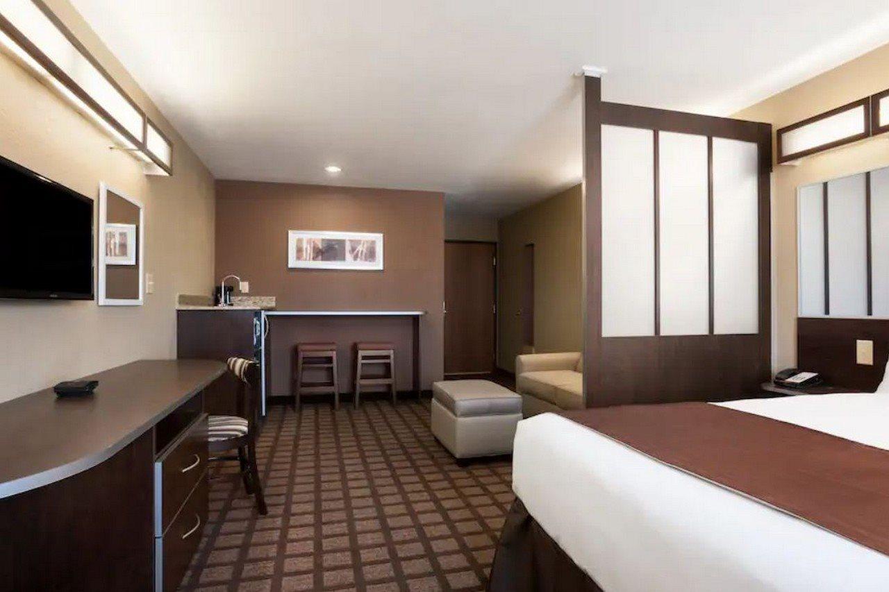 Microtel Inn & Suites By Wyndham Мидленд Экстерьер фото