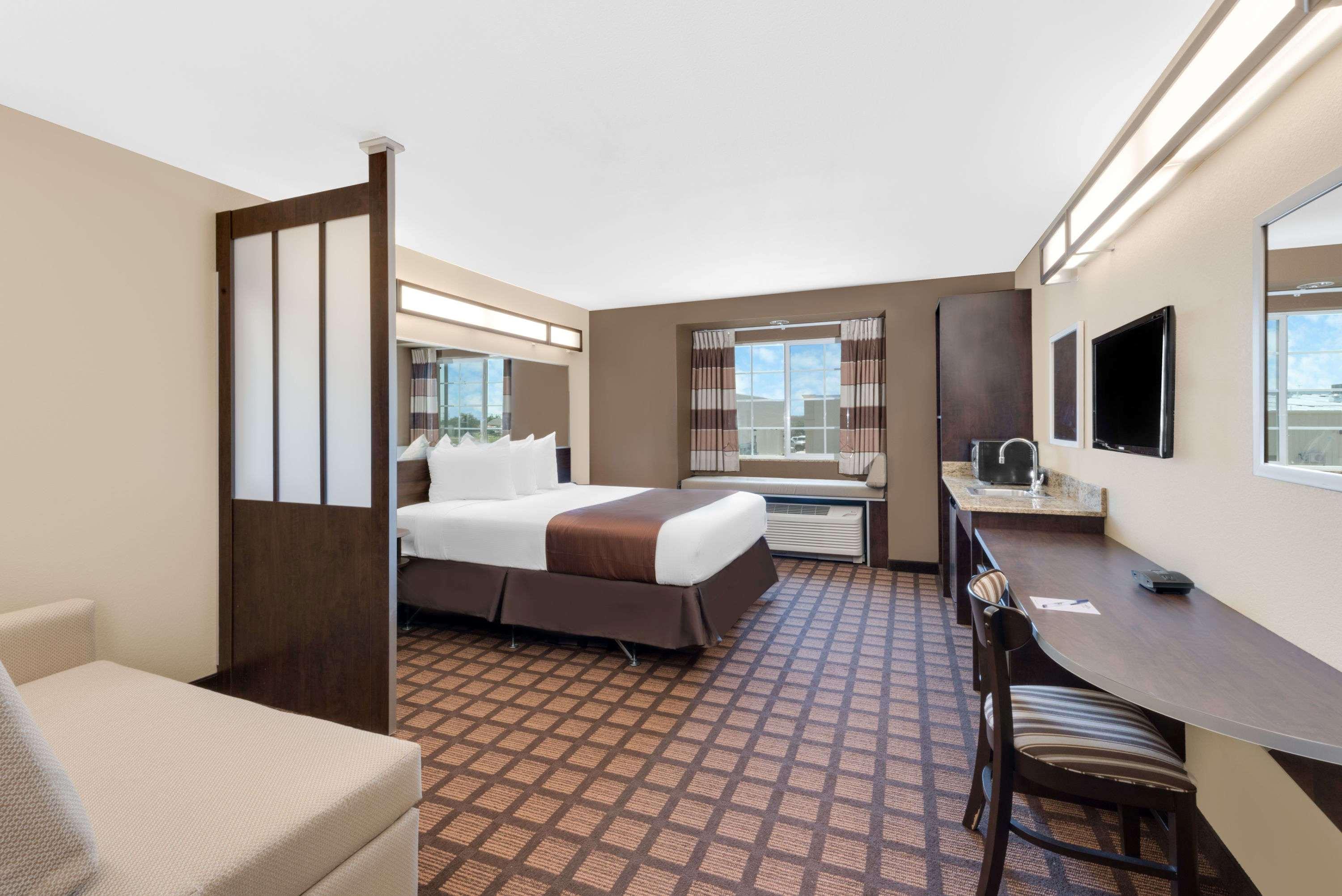 Microtel Inn & Suites By Wyndham Мидленд Экстерьер фото