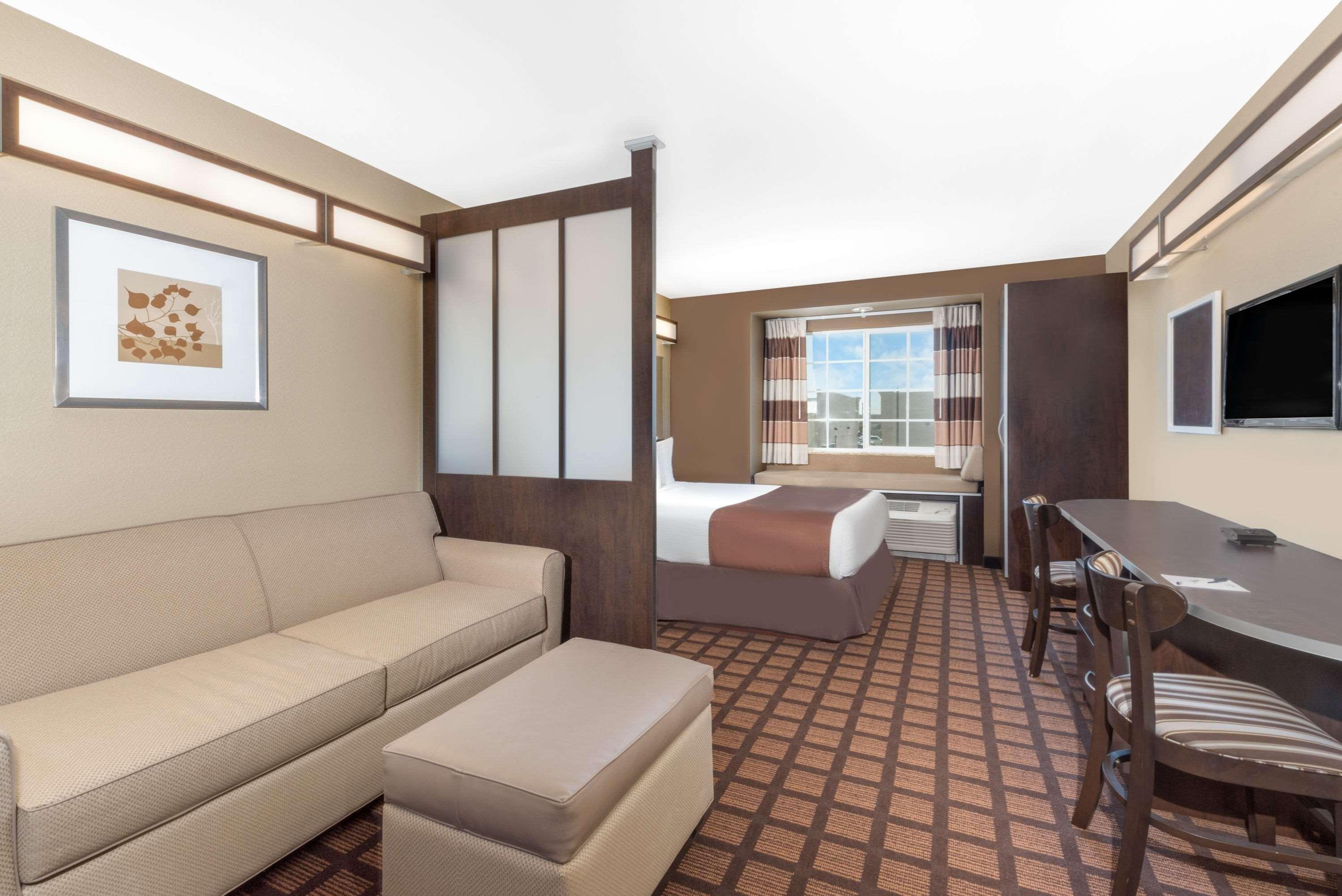 Microtel Inn & Suites By Wyndham Мидленд Экстерьер фото