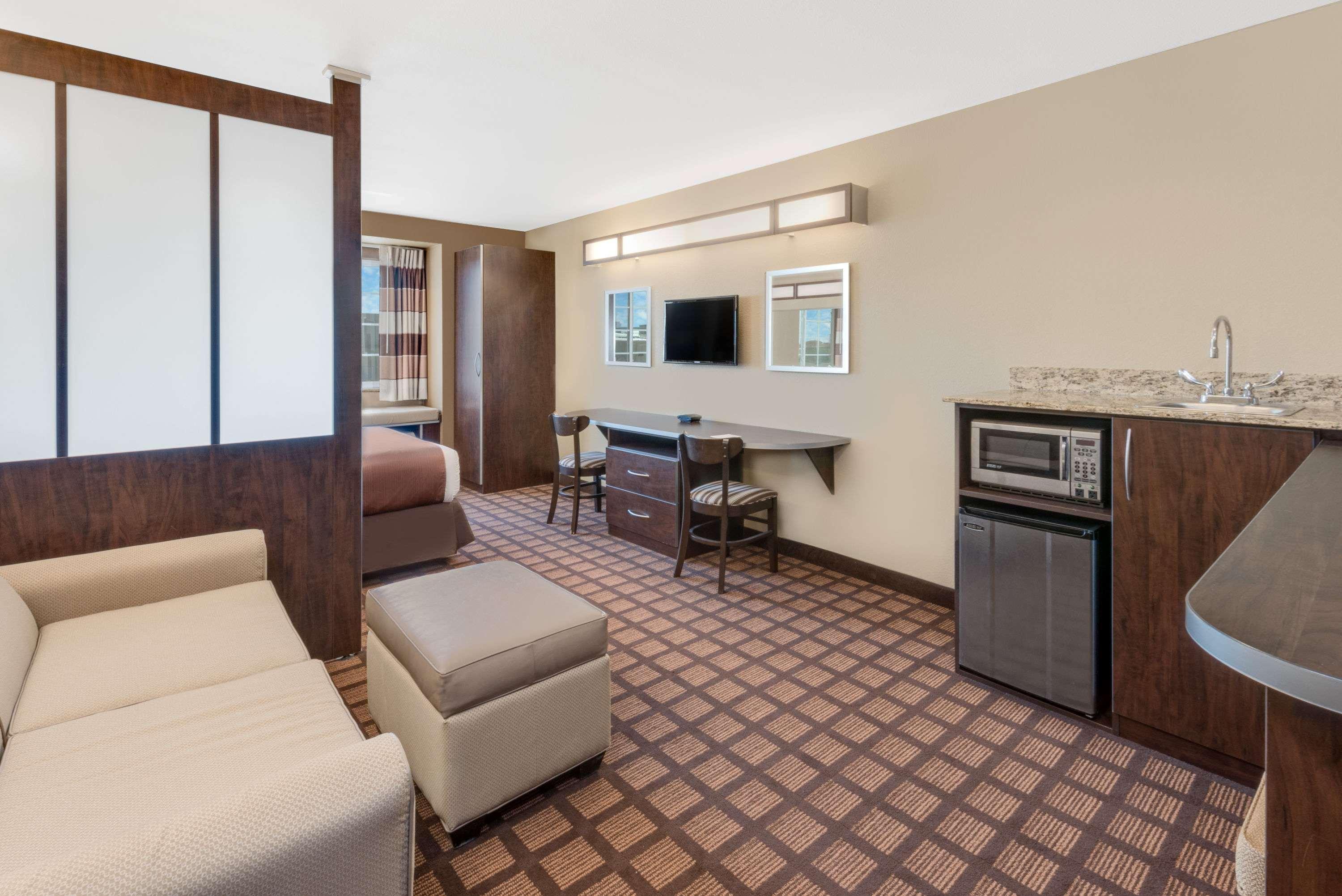 Microtel Inn & Suites By Wyndham Мидленд Экстерьер фото