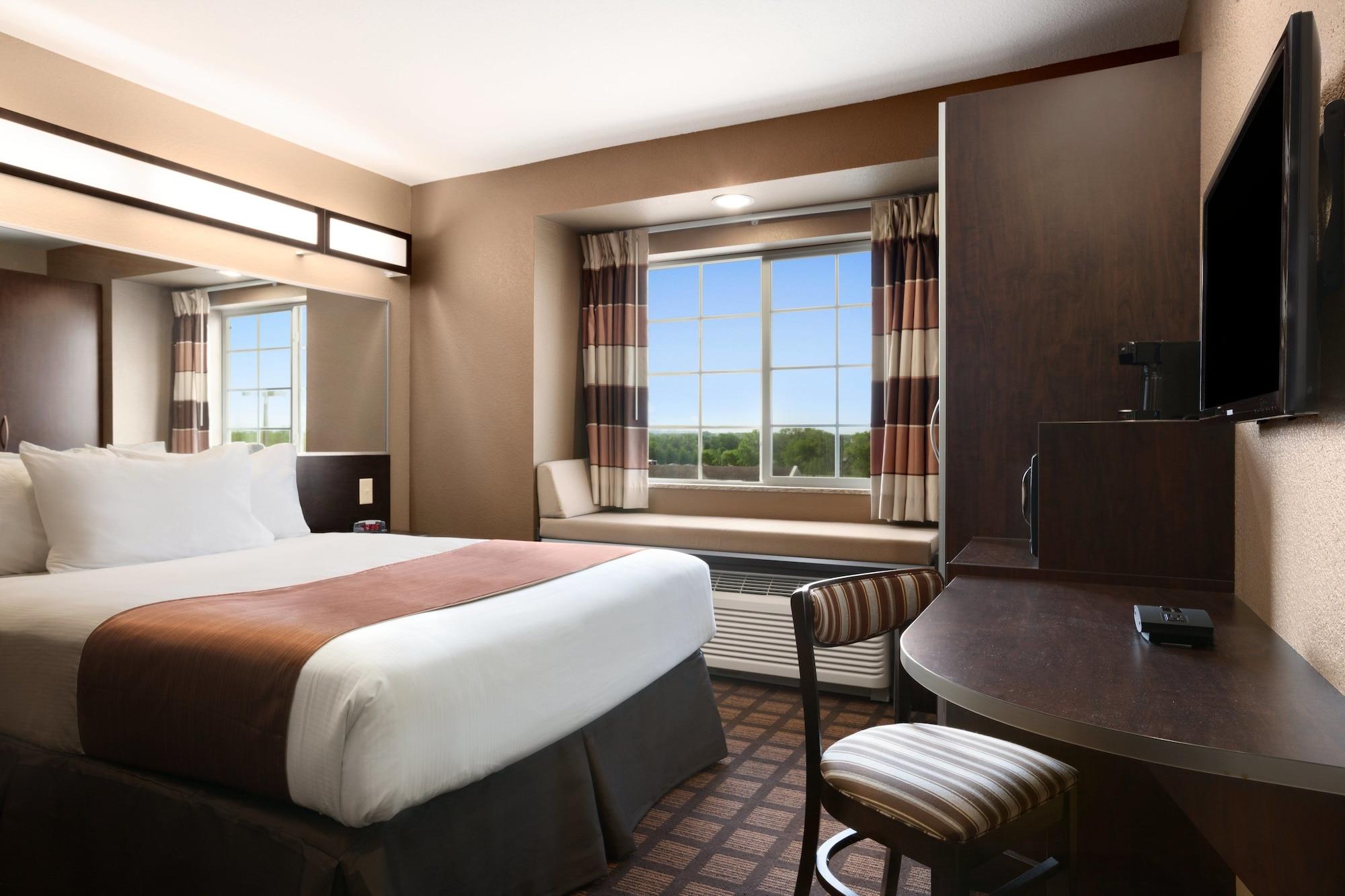 Microtel Inn & Suites By Wyndham Мидленд Экстерьер фото