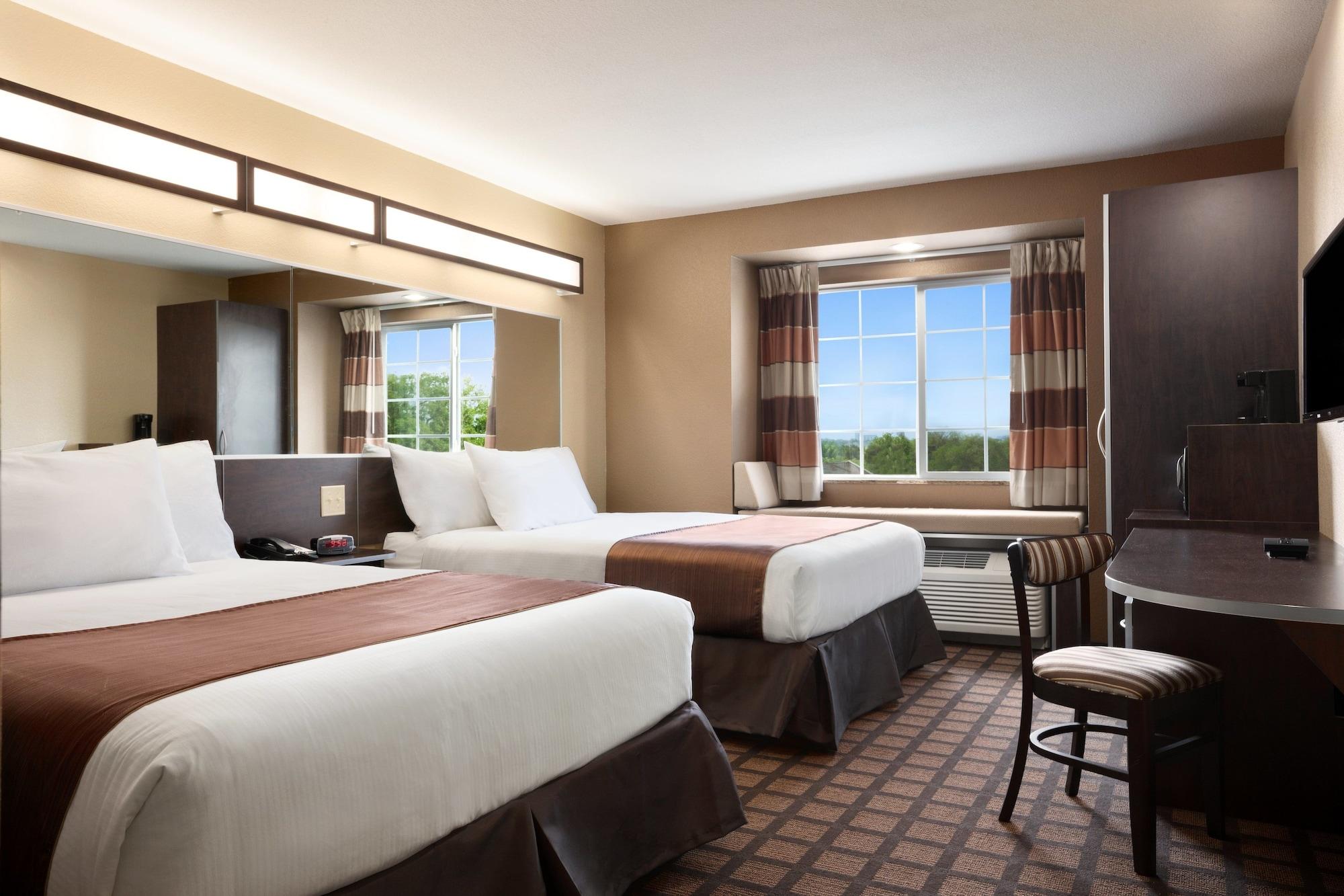 Microtel Inn & Suites By Wyndham Мидленд Экстерьер фото